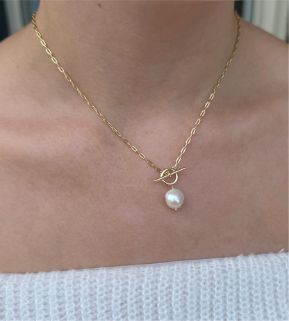 Pearl Oval Trace T-Bar Necklace in Gold