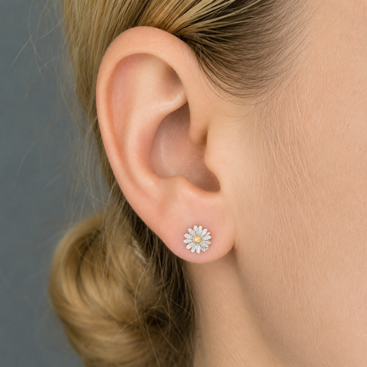 Spring Daisy Studs