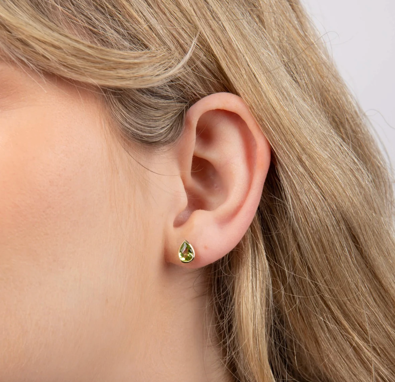 9ct Gold Peridot Stud Earrings