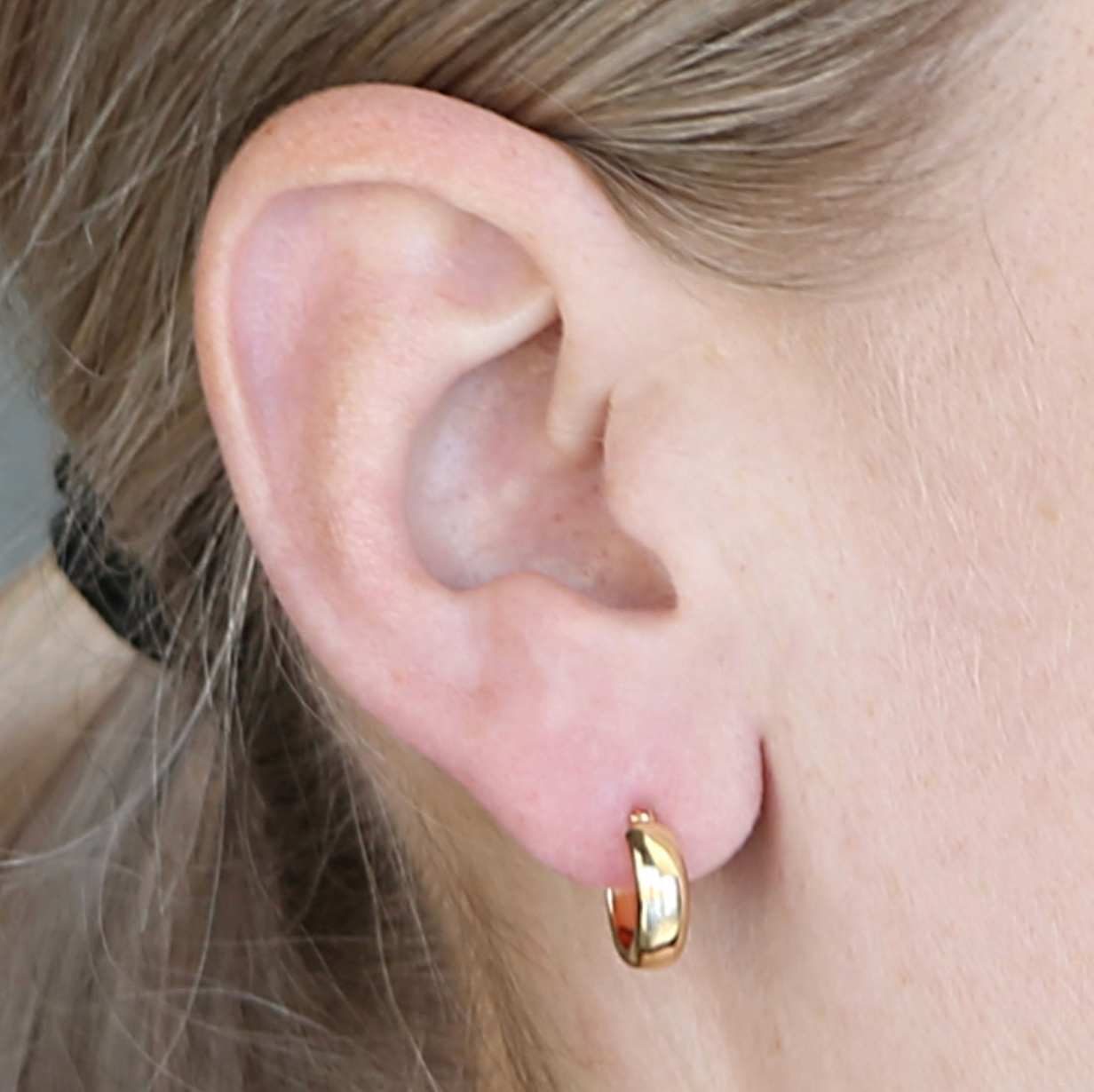 Medium Bold Curve Hoops
