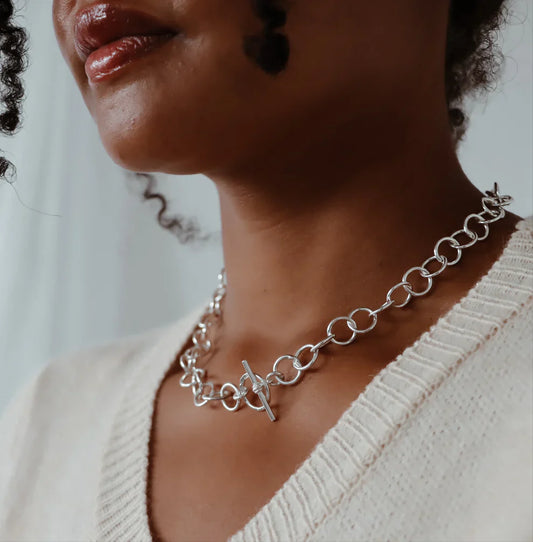 Silver chunky chain necklace worn by Leanne  with a neutral background